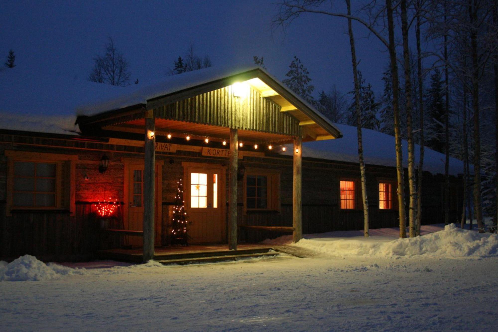 Isokenkaisten Klubi - Wilderness Lodge Kiviperä Exteriör bild