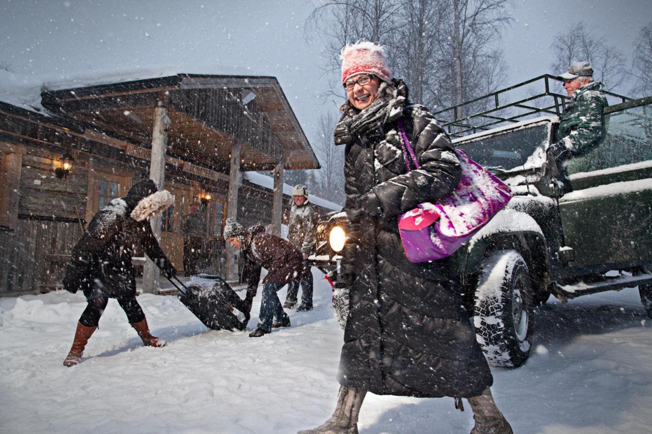 Isokenkaisten Klubi - Wilderness Lodge Kiviperä Exteriör bild