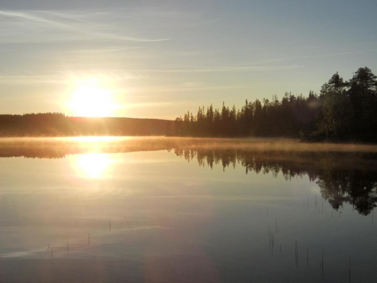 Isokenkaisten Klubi - Wilderness Lodge Kiviperä Exteriör bild