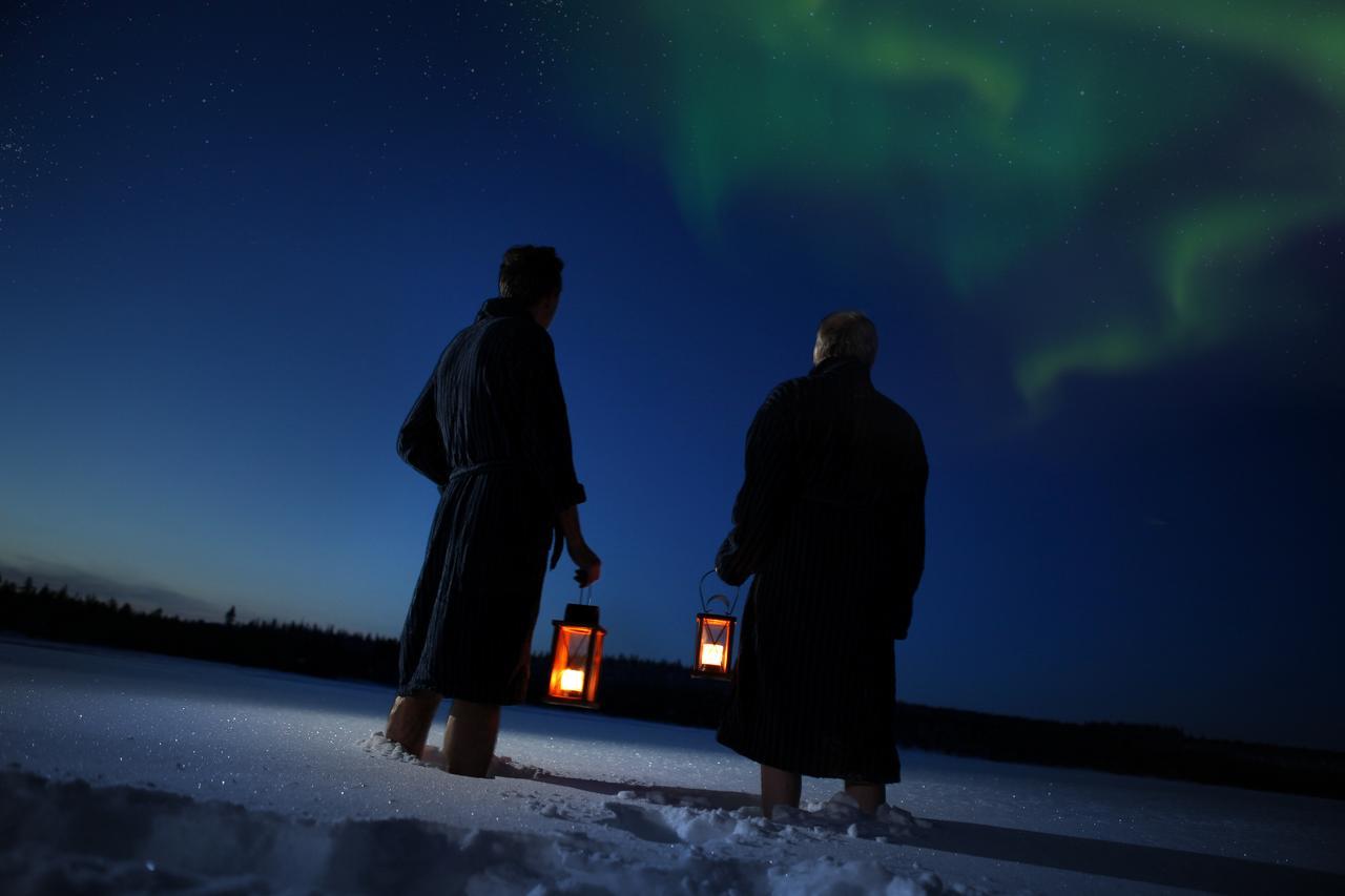 Isokenkaisten Klubi - Wilderness Lodge Kiviperä Exteriör bild